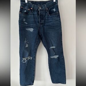 Levi's 90s  Distressed Jeans| Sz 26 looser fit length 30"